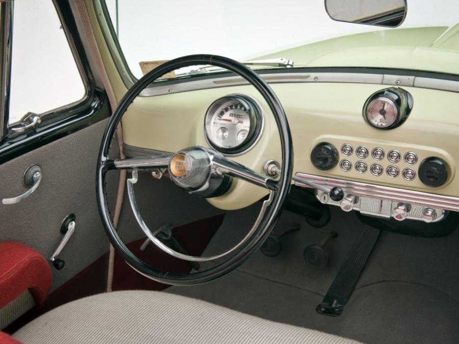 Панель приборов Nash Rambler Custom Convertible Landau 1951 года  (фото 10 из 10)